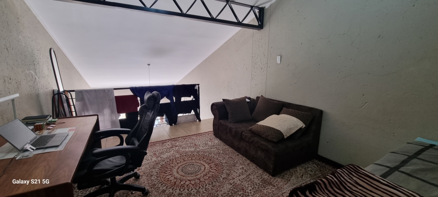 1 Bedroom Property for Sale in Hillcrest Gauteng