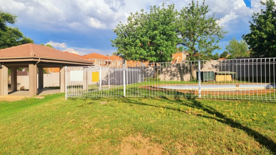2 Bedroom Property for Sale in Vorna Valley Gauteng