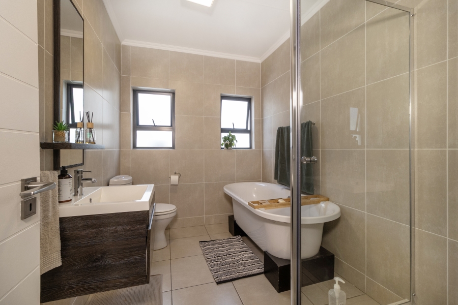 2 Bedroom Property for Sale in Greenstone Hill Gauteng