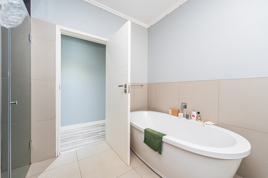 3 Bedroom Property for Sale in Lonehill Gauteng