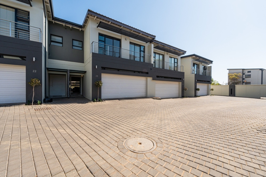 3 Bedroom Property for Sale in Lonehill Gauteng