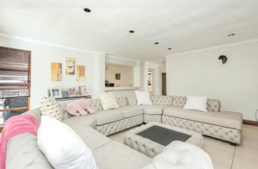 5 Bedroom Property for Sale in Dowerglen Ext 5 Gauteng