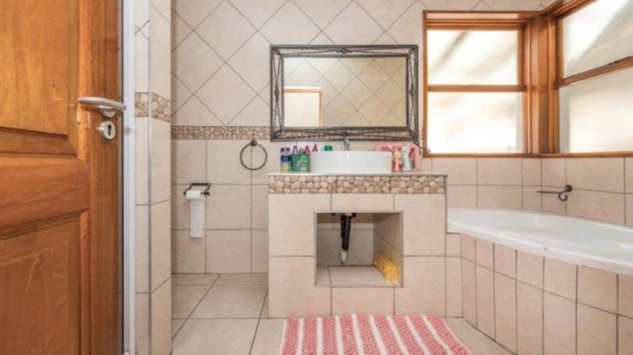5 Bedroom Property for Sale in Dowerglen Ext 5 Gauteng