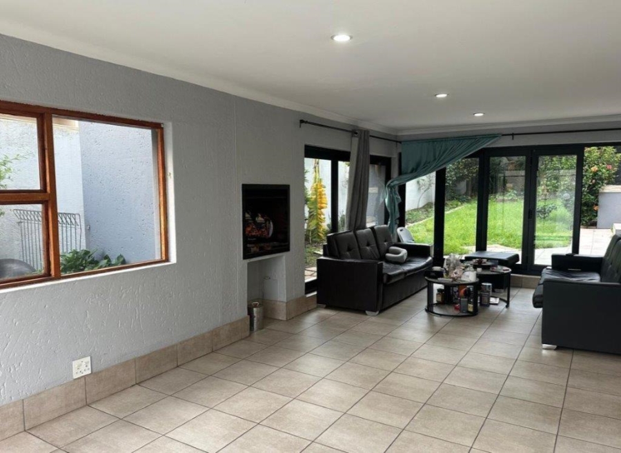 5 Bedroom Property for Sale in Dowerglen Ext 5 Gauteng