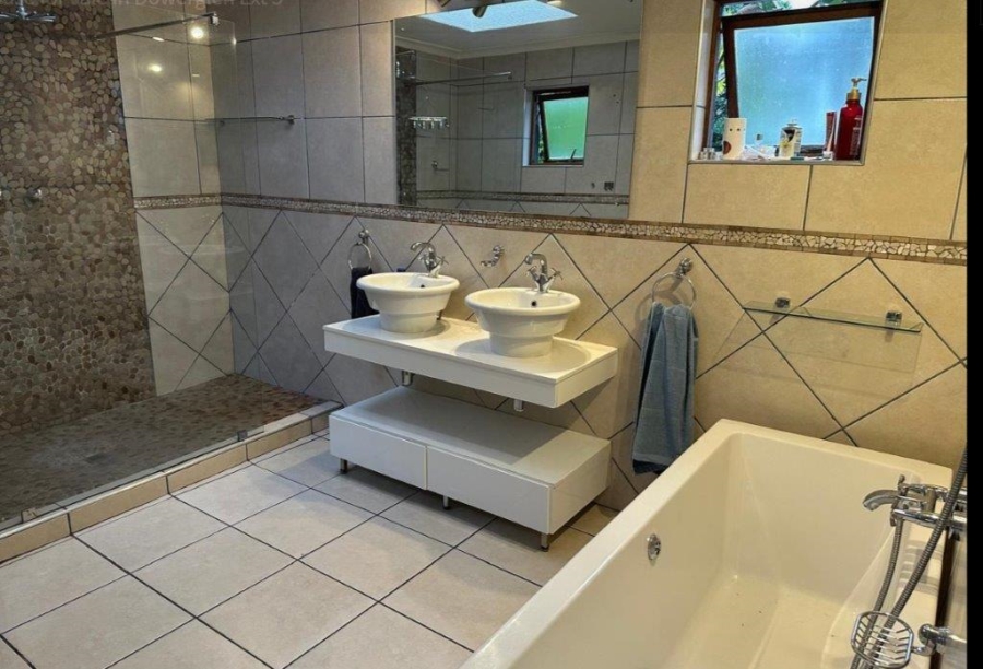 5 Bedroom Property for Sale in Dowerglen Ext 5 Gauteng