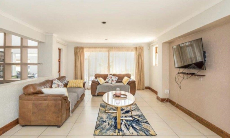 5 Bedroom Property for Sale in Dowerglen Ext 5 Gauteng