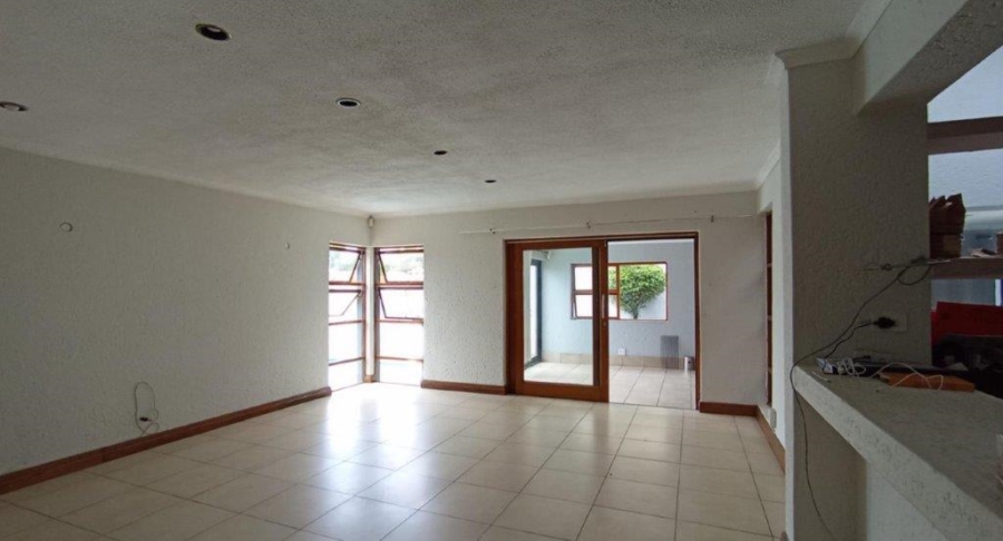 5 Bedroom Property for Sale in Dowerglen Ext 5 Gauteng