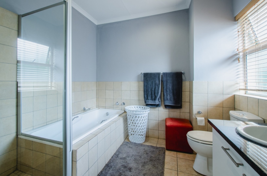 2 Bedroom Property for Sale in Bronberg Gauteng