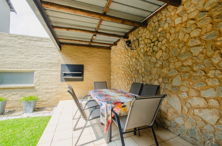 2 Bedroom Property for Sale in Bronberg Gauteng