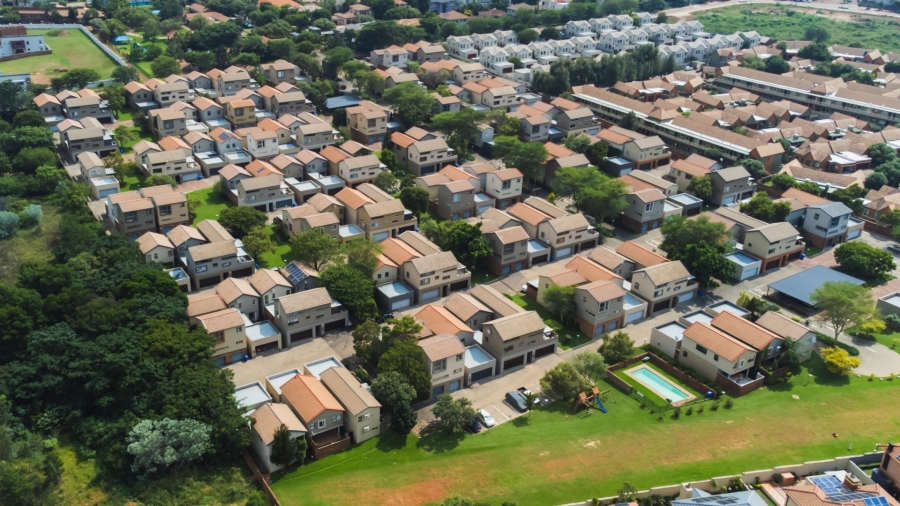 2 Bedroom Property for Sale in Bronberg Gauteng
