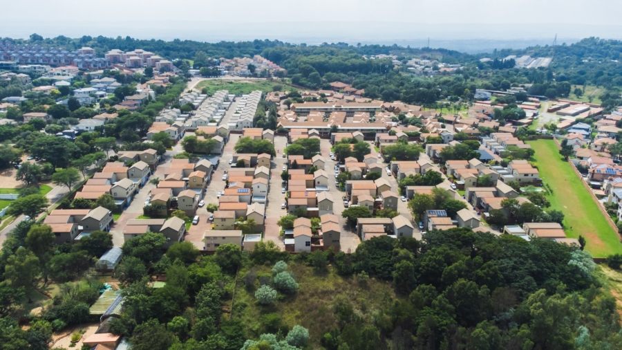 2 Bedroom Property for Sale in Bronberg Gauteng