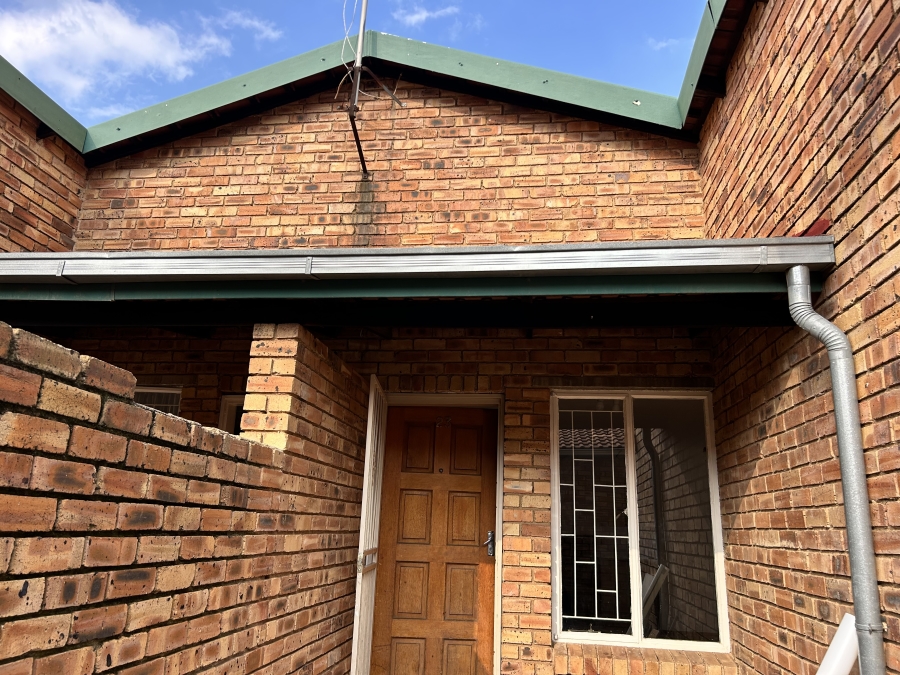 2 Bedroom Property for Sale in Groblerpark Gauteng