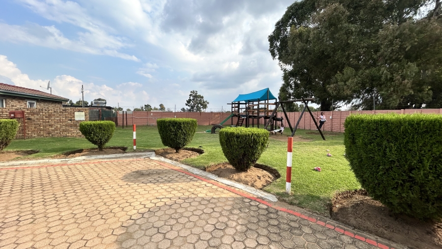 2 Bedroom Property for Sale in Groblerpark Gauteng