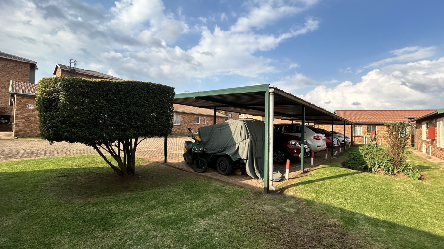 2 Bedroom Property for Sale in Groblerpark Gauteng
