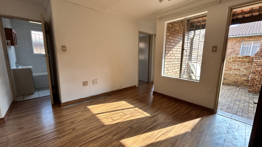 2 Bedroom Property for Sale in Groblerpark Gauteng
