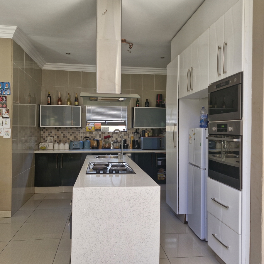 5 Bedroom Property for Sale in Savannah Country Estate Gauteng