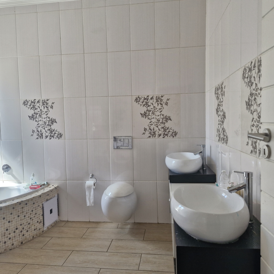 5 Bedroom Property for Sale in Savannah Country Estate Gauteng