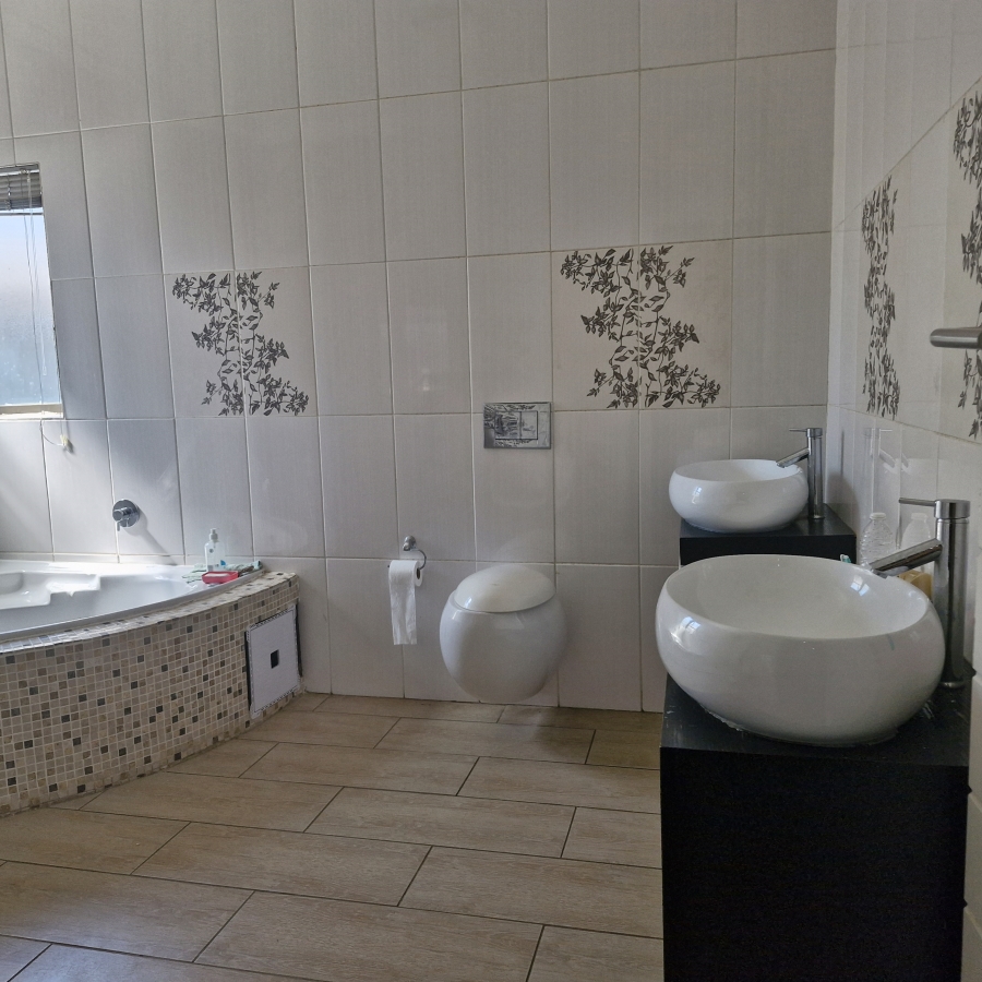 5 Bedroom Property for Sale in Savannah Country Estate Gauteng