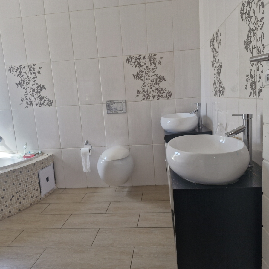 5 Bedroom Property for Sale in Savannah Country Estate Gauteng