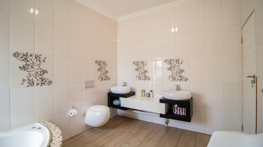 5 Bedroom Property for Sale in Savannah Country Estate Gauteng