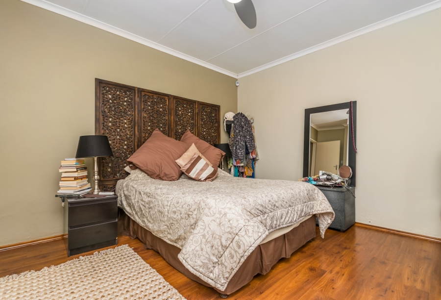 2 Bedroom Property for Sale in Die Hoewes Gauteng