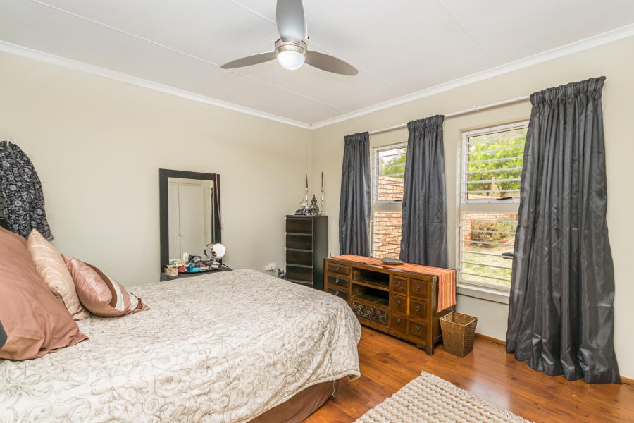 2 Bedroom Property for Sale in Die Hoewes Gauteng