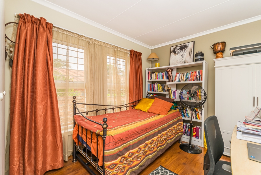 2 Bedroom Property for Sale in Die Hoewes Gauteng