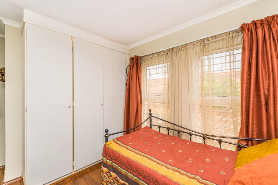 2 Bedroom Property for Sale in Die Hoewes Gauteng