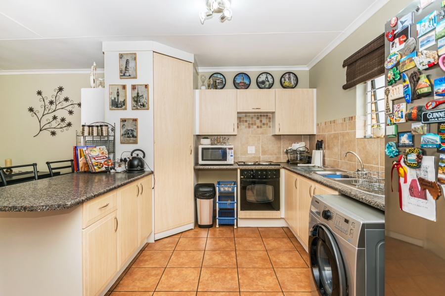 2 Bedroom Property for Sale in Die Hoewes Gauteng