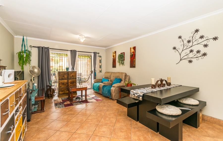 2 Bedroom Property for Sale in Die Hoewes Gauteng