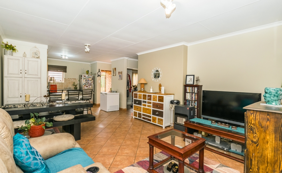 2 Bedroom Property for Sale in Die Hoewes Gauteng