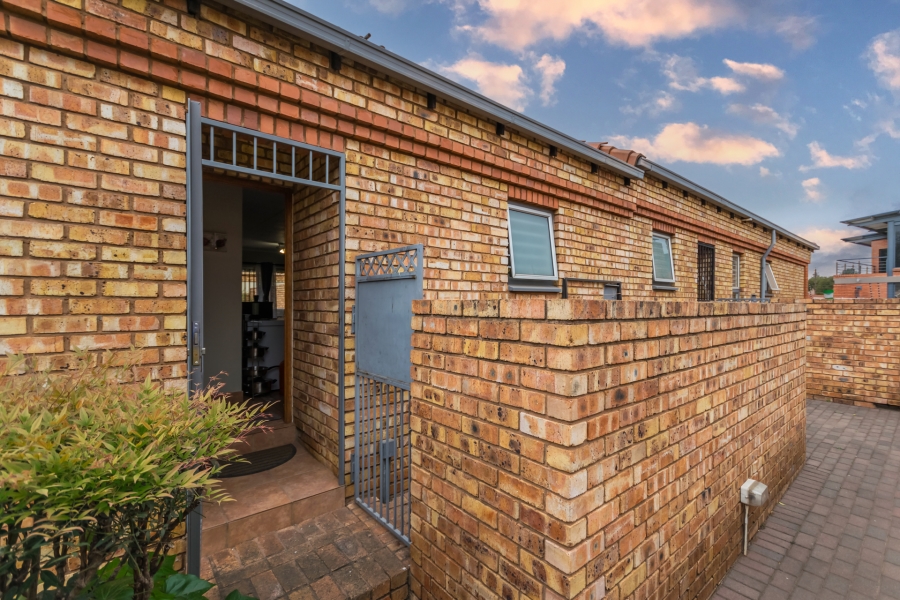 2 Bedroom Property for Sale in Die Hoewes Gauteng