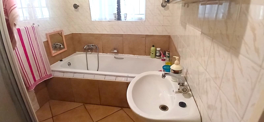 3 Bedroom Property for Sale in Rothdene Gauteng
