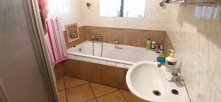 3 Bedroom Property for Sale in Rothdene Gauteng
