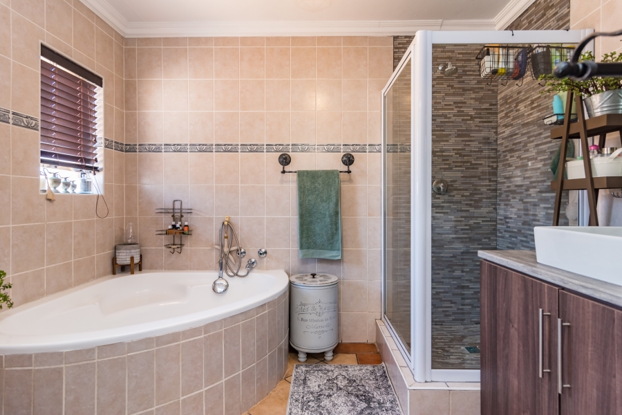 3 Bedroom Property for Sale in Noordheuwel Gauteng