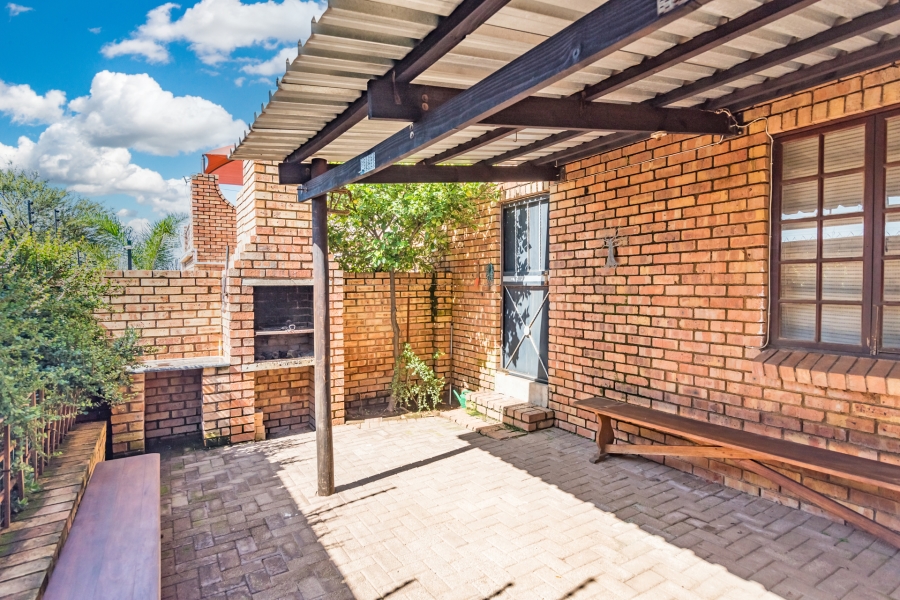 3 Bedroom Property for Sale in Noordheuwel Gauteng