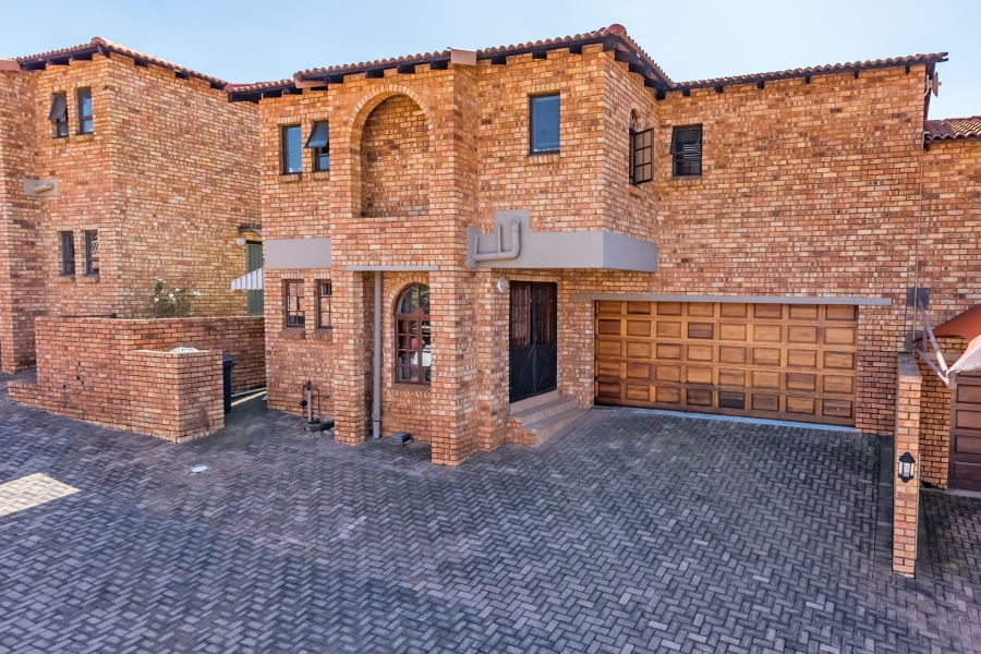 3 Bedroom Property for Sale in Noordheuwel Gauteng