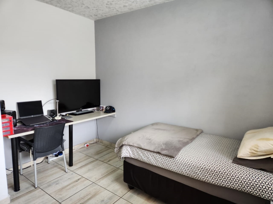 2 Bedroom Property for Sale in Glen Marais Gauteng