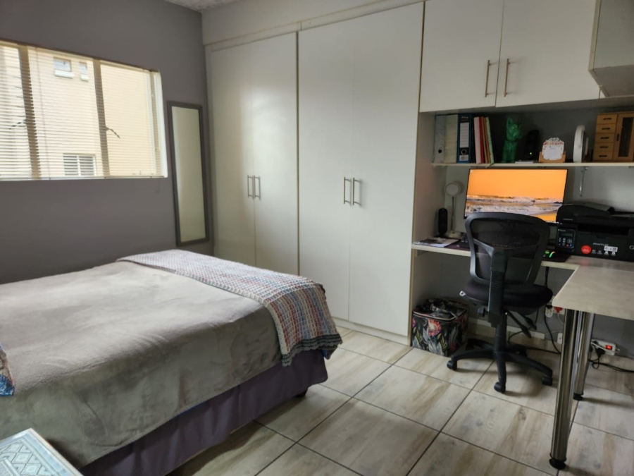 2 Bedroom Property for Sale in Glen Marais Gauteng