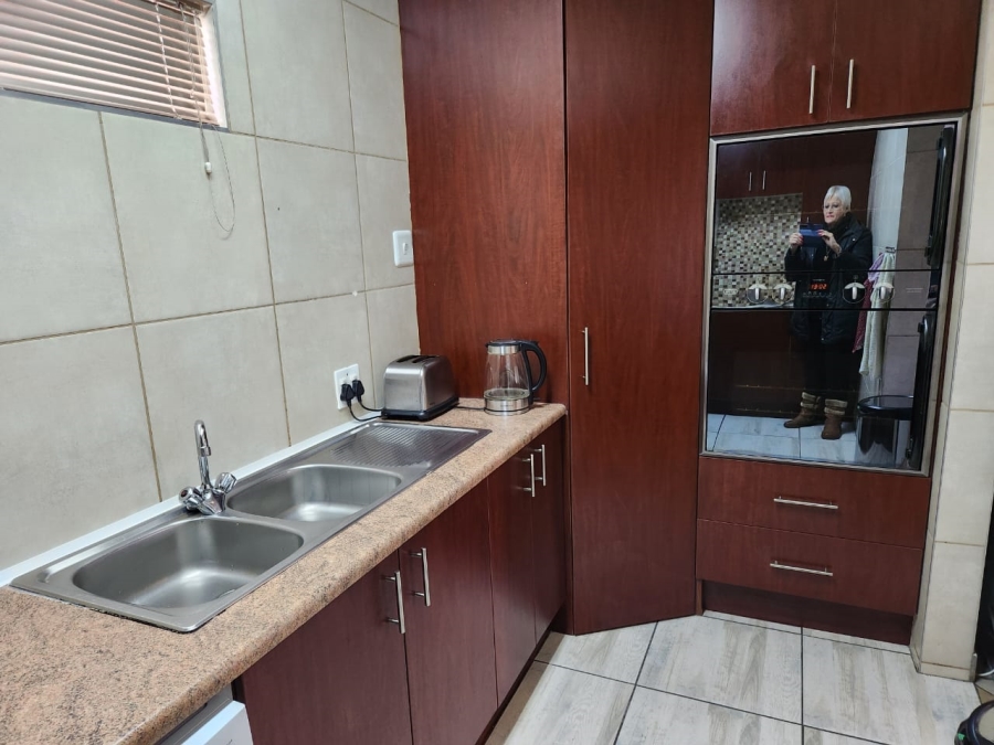 2 Bedroom Property for Sale in Glen Marais Gauteng