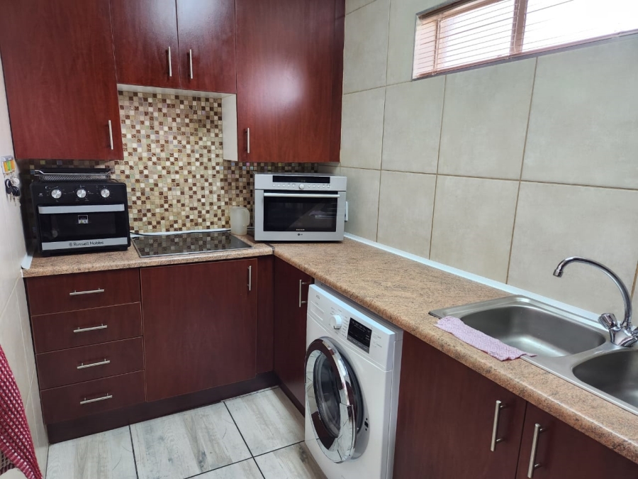 2 Bedroom Property for Sale in Glen Marais Gauteng