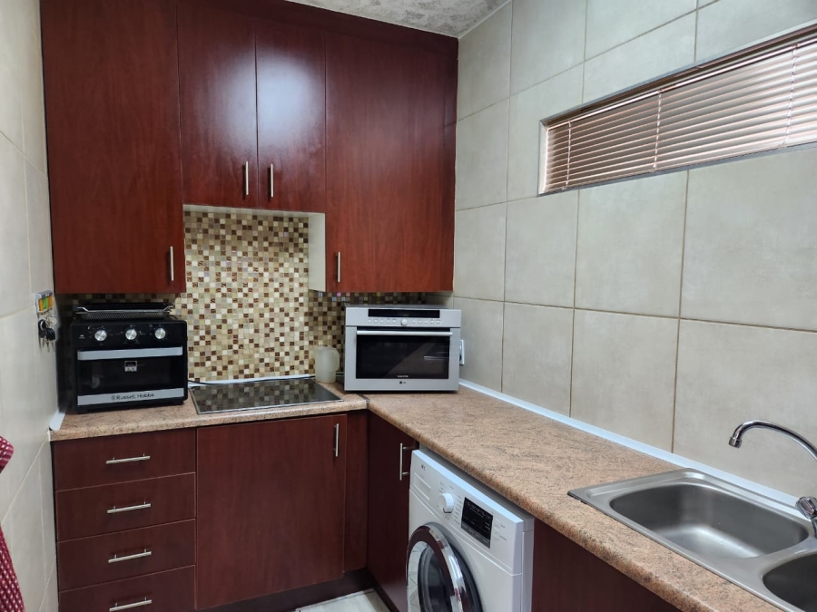 2 Bedroom Property for Sale in Glen Marais Gauteng