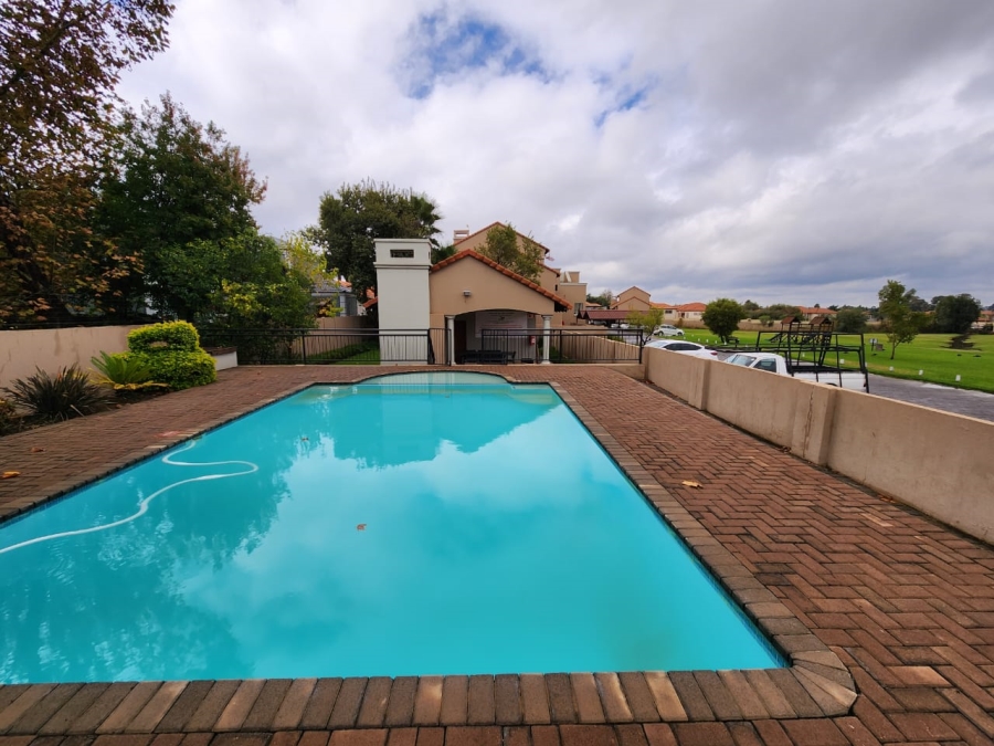 2 Bedroom Property for Sale in Glen Marais Gauteng