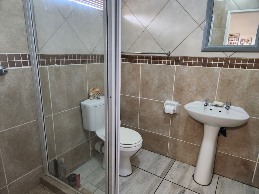 2 Bedroom Property for Sale in Glen Marais Gauteng