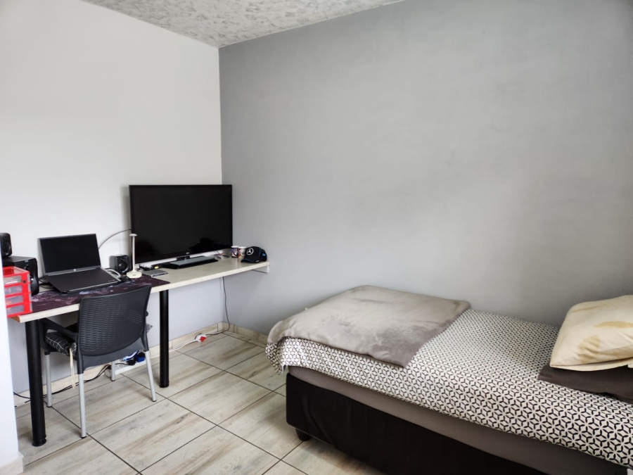 2 Bedroom Property for Sale in Glen Marais Gauteng