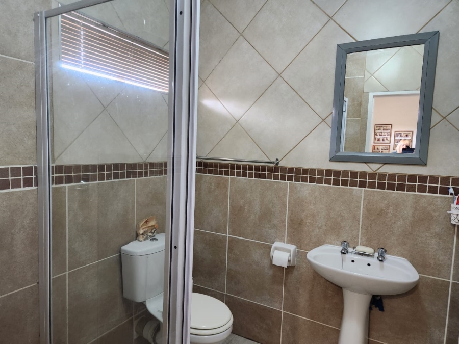 2 Bedroom Property for Sale in Glen Marais Gauteng