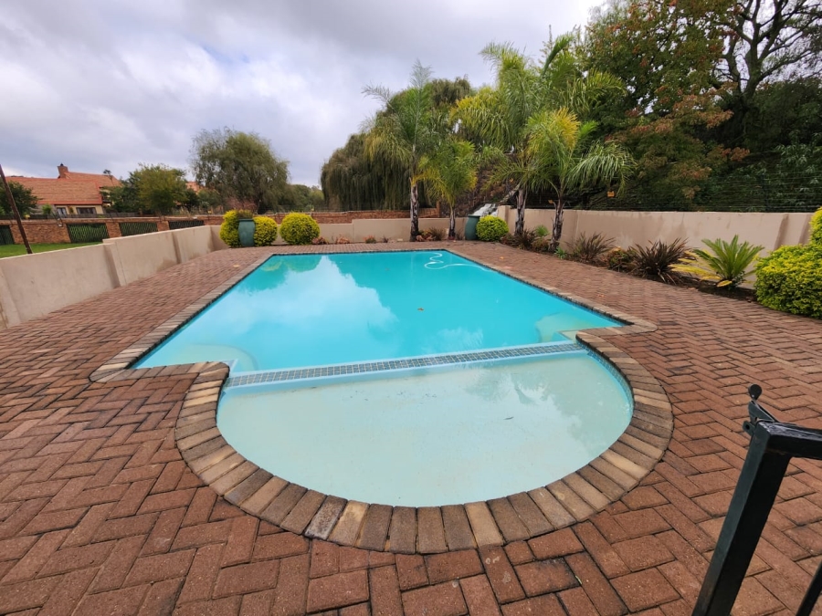 2 Bedroom Property for Sale in Glen Marais Gauteng
