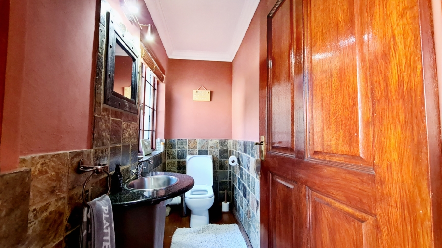 4 Bedroom Property for Sale in Leeuwfontein Gauteng