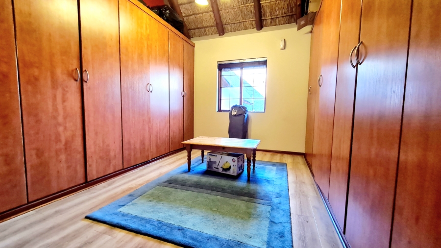 4 Bedroom Property for Sale in Leeuwfontein Gauteng