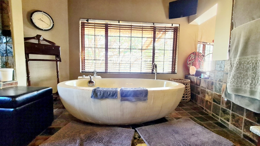 4 Bedroom Property for Sale in Leeuwfontein Gauteng
